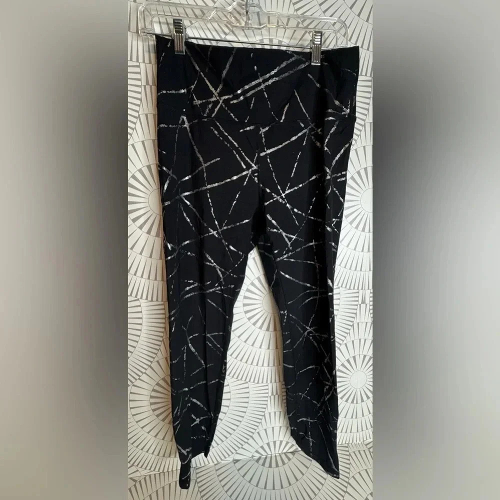EUC ZYIA‎ BLACK METALLIC PRINT WOMENS LEGGINGS SIZE 12